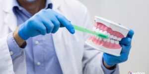 Técnicas de Escovação Dental Para Auxiliares em Saúde Bucal - ASBs | Widom