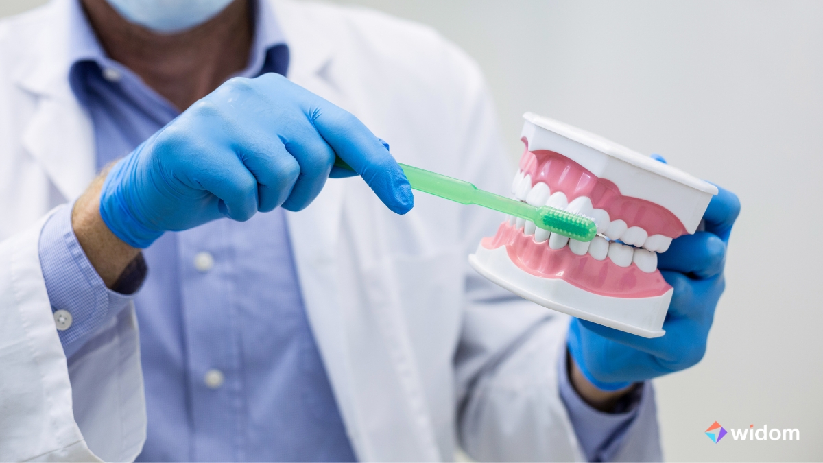Técnicas de Escovação Dental Para Auxiliares em Saúde Bucal - ASBs | Widom